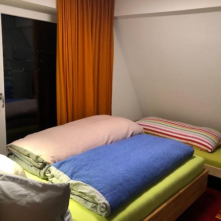 Aussichtszimmer Mit Modernem Glasbad Und Balkon Coblença Exterior foto