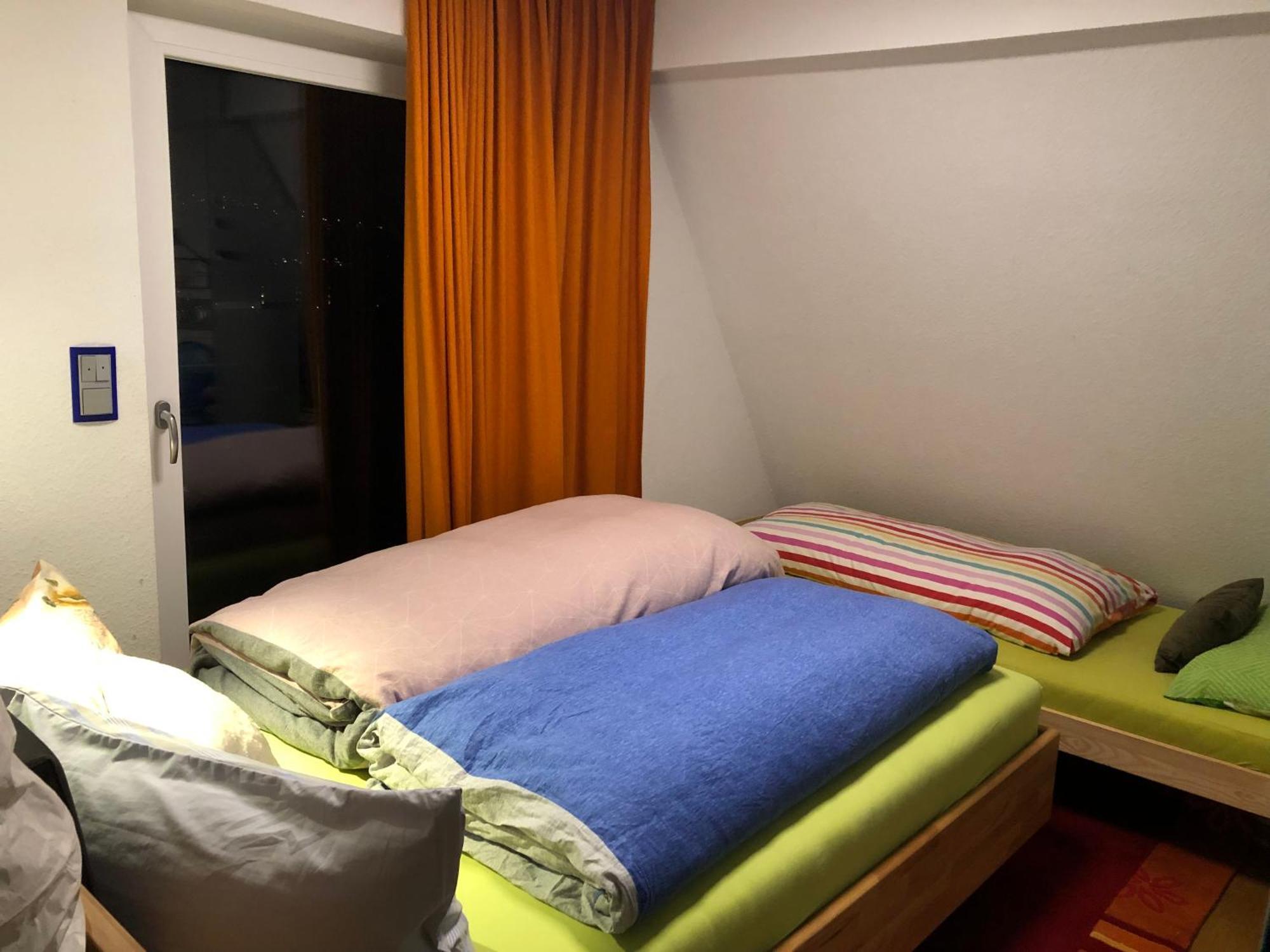 Aussichtszimmer Mit Modernem Glasbad Und Balkon Coblença Exterior foto